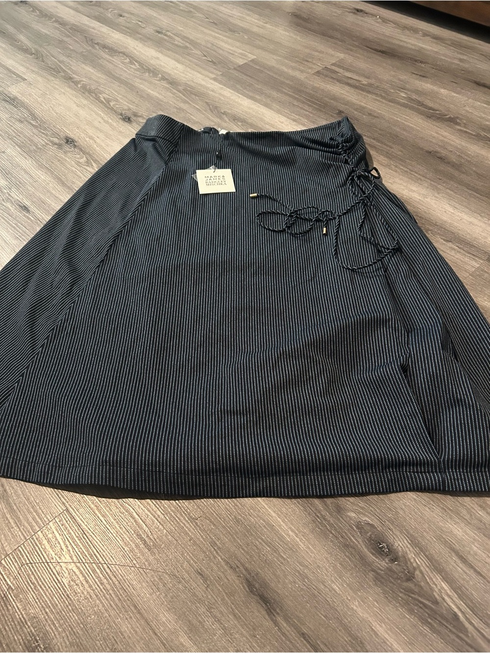 Mark & James Badgley Mischka Navy Pinstripe A-Line Skirt with Side Tie Size 3XL - Picture 2 of 8